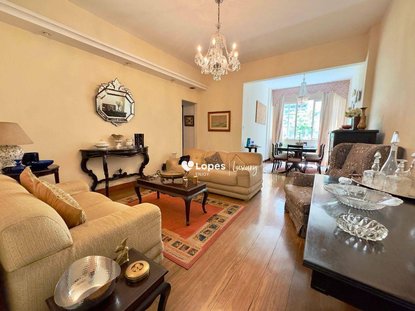Apartamento com cômodos amplos 3 quartos (suíte), dependência grande à venda, 136 m² por R$ 1.200.000 - Rua calma em Copacabana