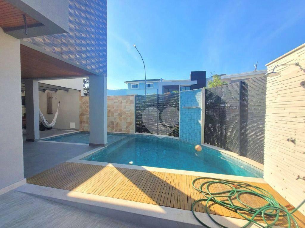 Casa 5 quartos, 318 m², por R$ 2.100.000- Rua Desembargador Wellington Jones Paiva - Vargem Pequena