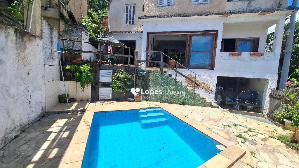 Casa em Condomínio com 3 quartos, vaga e piscina na Tijuca.