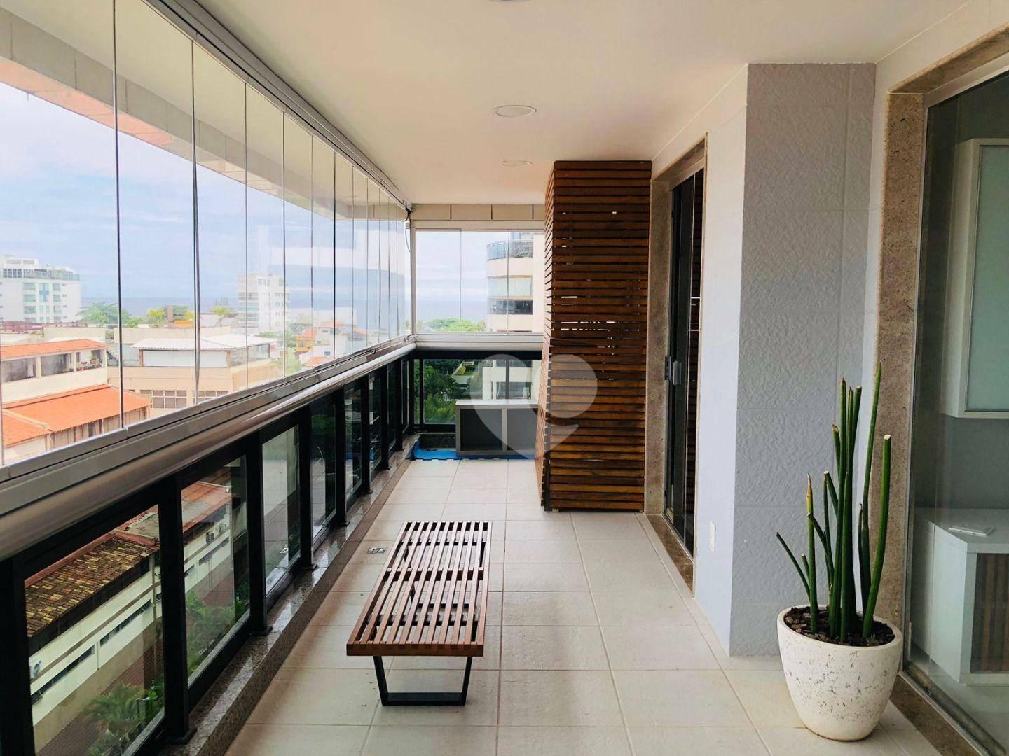 Condomínio Waterways - Cobertura Duplex reformada sendo Sol da Manhã com Vista frontal e lateral mar e também para a Pedra da Gávea.