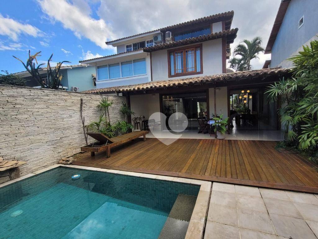 VIVENDAS- Casa com 5 quartos. 2 suítes  à venda, 309 m² por R$ 2.500.000 - Recreio dos Bandeirantes