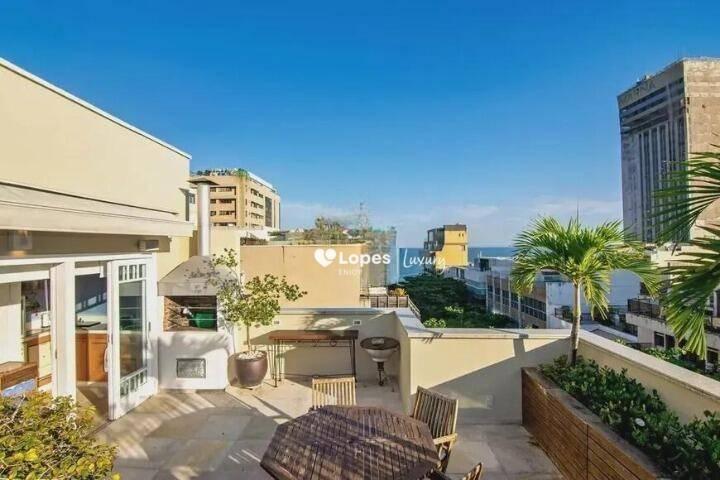 Cobertura Duplex com Piscina e Vista Mar no Leblon — Foto 1 de 31