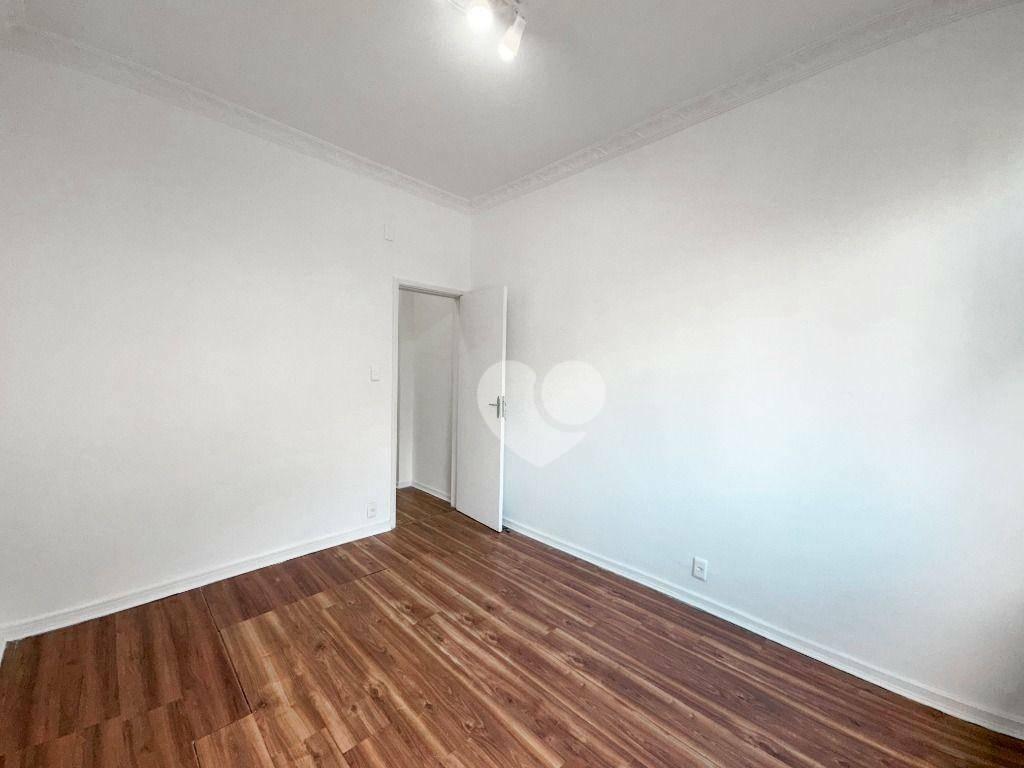 Tijuca Apto Sala, 02 quartos, cozinha, banheiro e dependências que podem virar o seu Home Office ou espaço para estudo.