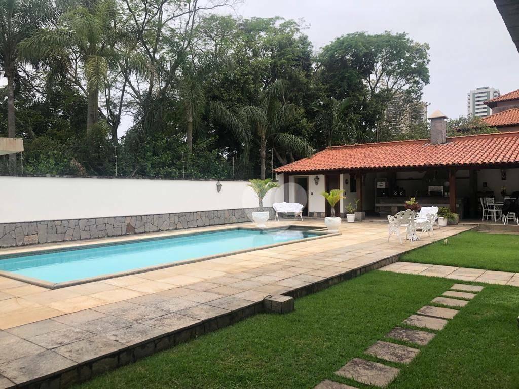 Condomínio Pedra de Itaúna - Oportunidade! Terreno de esquina. Casa com 4 Suítes. Barra da Tijuca/RJ.