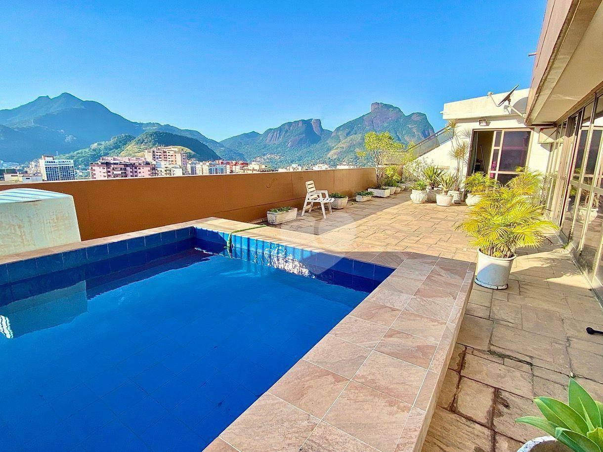 Cobertura com piscina, terraço, 4 quartos, suíte com closet, 2 vagas e infra no condomínio à venda, 275 m² por R$ 2.340.000 - Barra da Tijuca