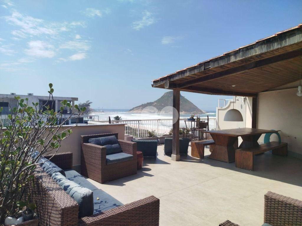 Cobertura com 4 quartos sendo 1 suíte e uma linda vista com 227m² no Recreio dos Bandeirantes
