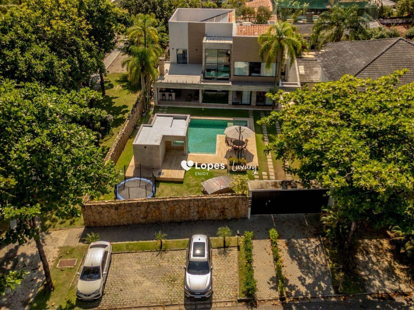 Condomínio Novo Leblon - Casa Duplex Reformada com 6 Suítes em terreno de esquina. Barra da Tijuca/RJ.