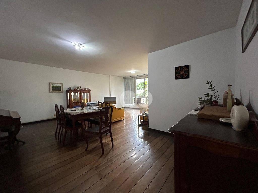 Lopes Enjoy vende Apartamento com 4 quartos, 1suíte e duas de garagem, 150m por R$ 1.050.000,00