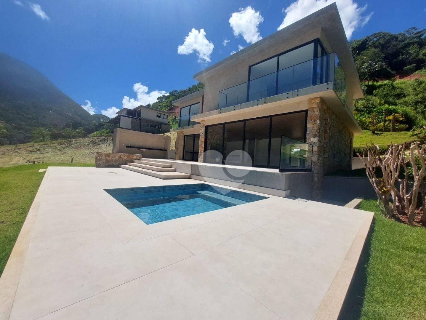 Casa com 4 quartos à venda,  446 m² por R$ 4.300.000 - Itaipava - Petrópolis/RJ