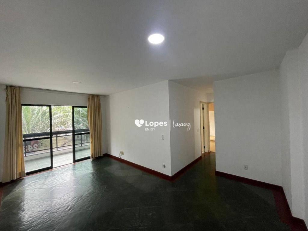 Apartamento de frente com 119 m² e vista para a Praça da Zefa