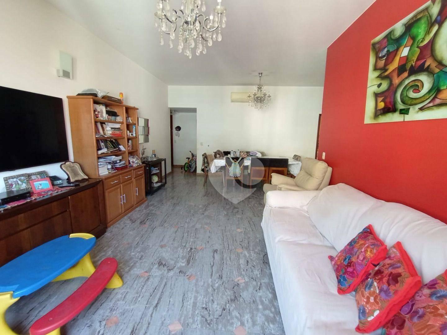 Bom apartamento três quartos com suíte na José Higino