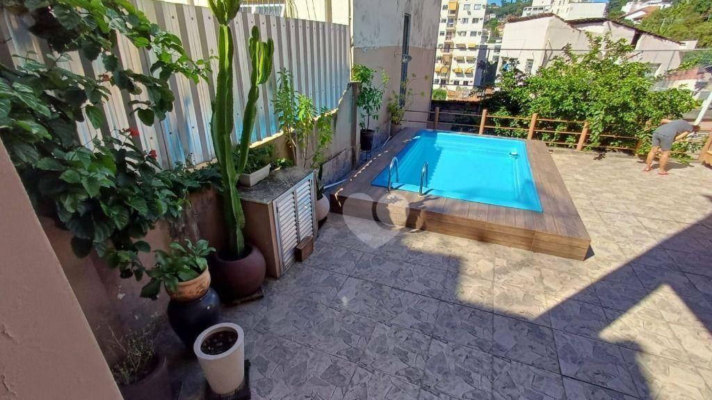 Linda casa - piscina - vaga - 181m2 ( + - 200m2 de área externa) Largo das Neves - Sta Teresa - R$ 1.230.000,00 - Rio de Janeiro/RJ