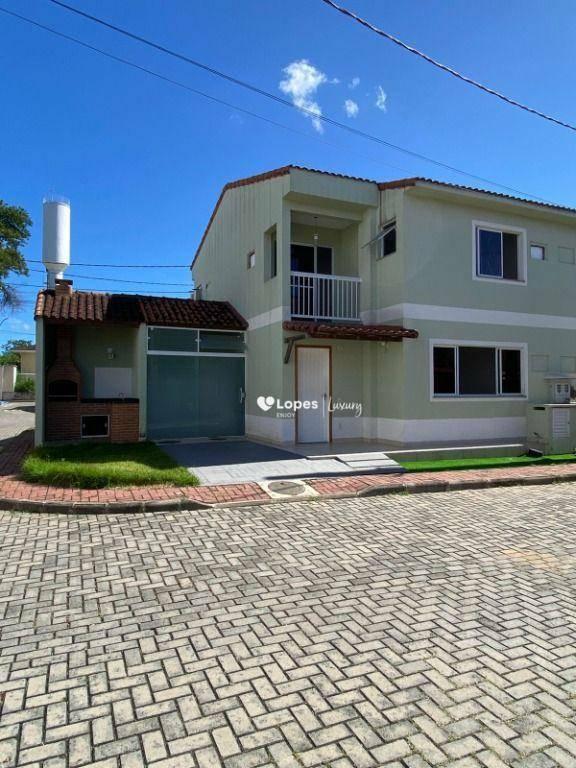 Casa com 3 quartos à venda, 74 m² por R$ 380.000