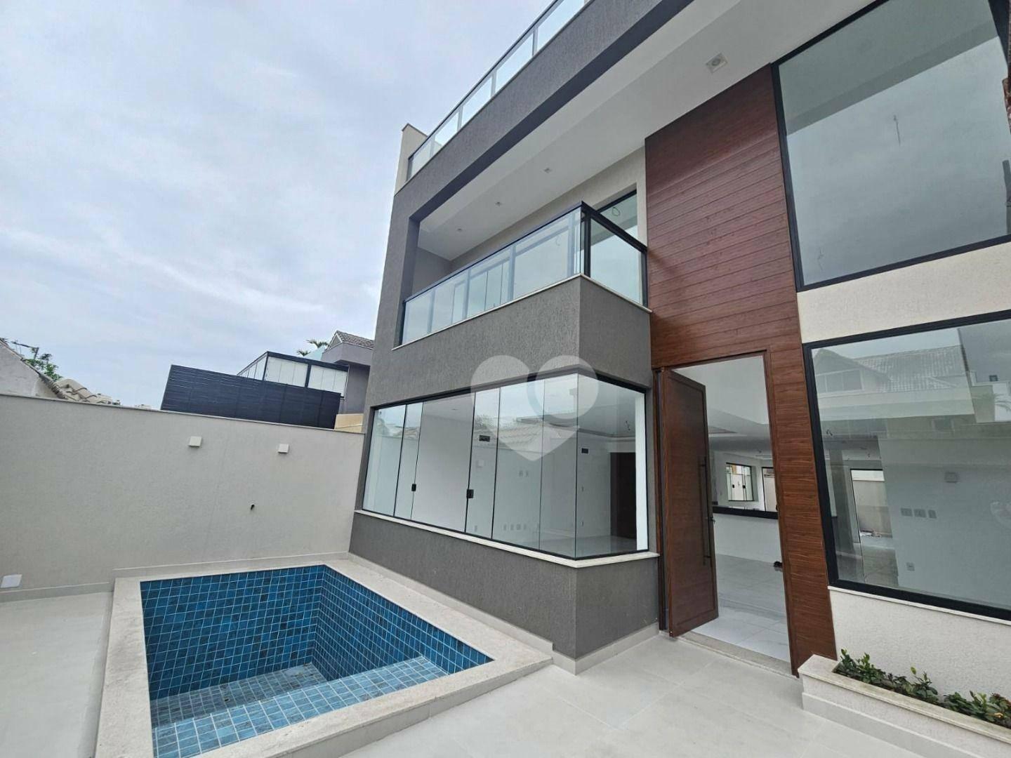 Condomínio Bothanica Nature - Casa Triplex em Projeto Contemporâneo, recém construída com 4 quartos sendo 3 Suítes. Recreio dos Bandeirantes/RJ.