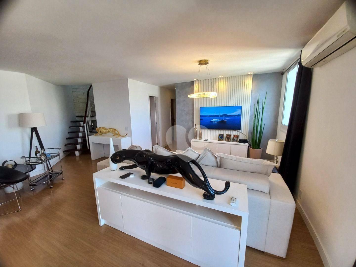 Maravilhosa cobertura duplex com 4 quartos no Península