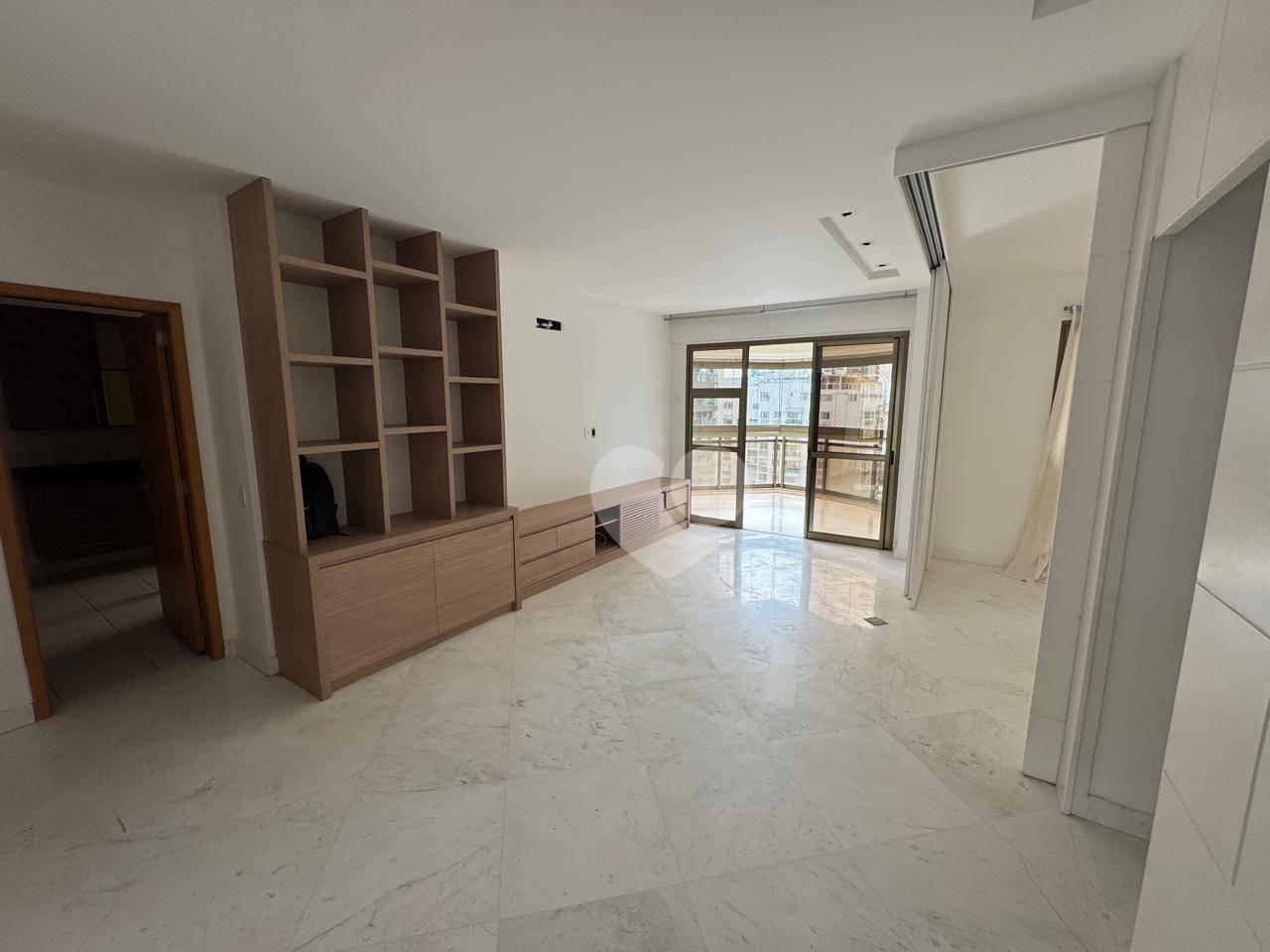 Condomínio Playa Del Mago - Apartamento reformado com vista Lateral Mar na Praia da Barra, Posto 4. Barra da Tijuca/RJ. — foto 2