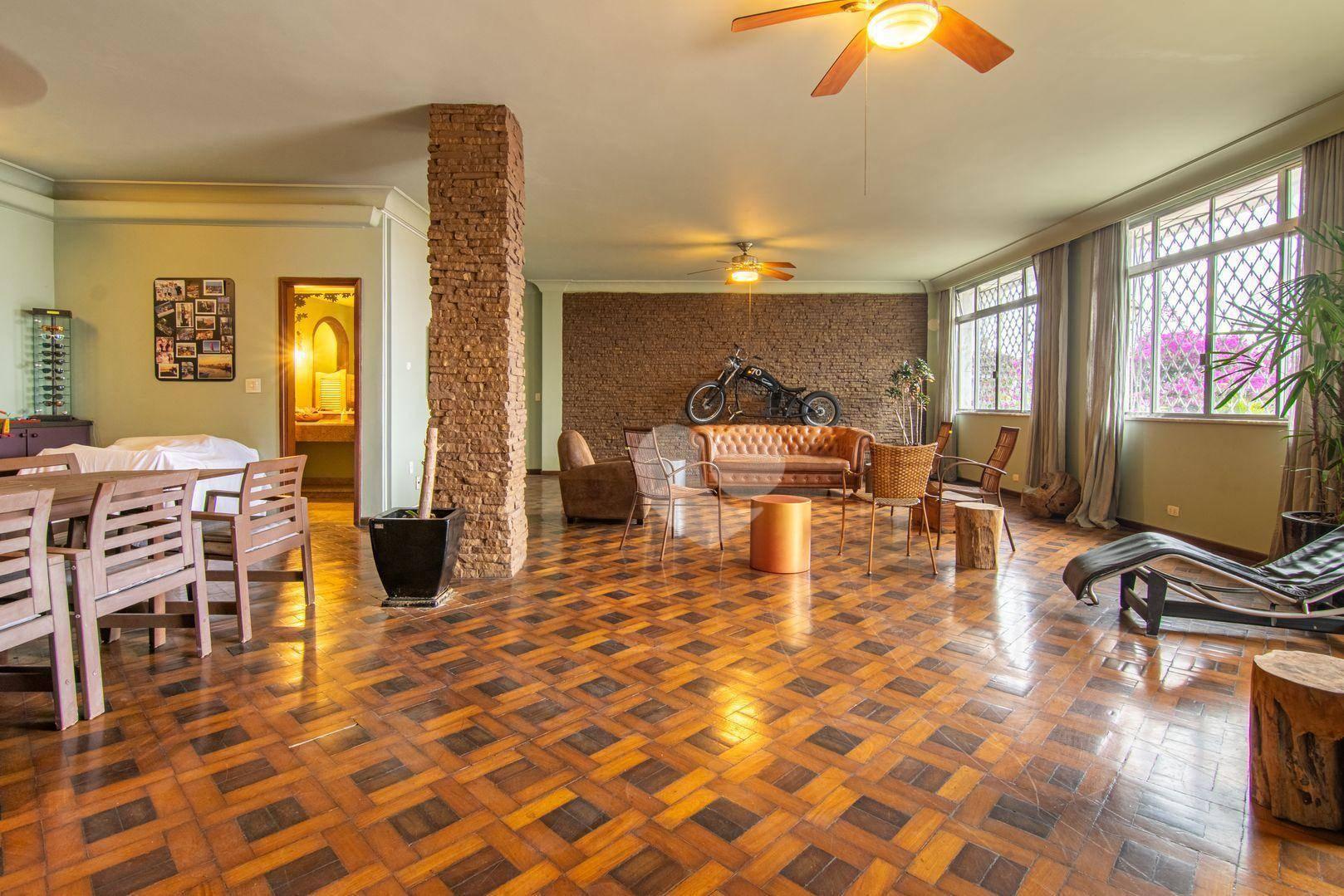 Casa de Rua com 6 quartos à venda, 680m² - Santa Teresa