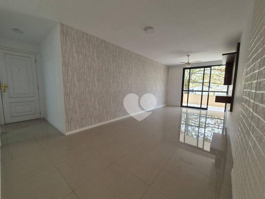 Venha conhecer este incrível apartamento de 121m²- 3 quartos (1 suíte) , 2 vagas e dependências
