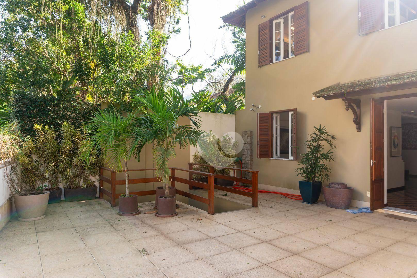 Casa de Rua com 6 quartos à venda, 258m² - Jardim Botânico — foto 2