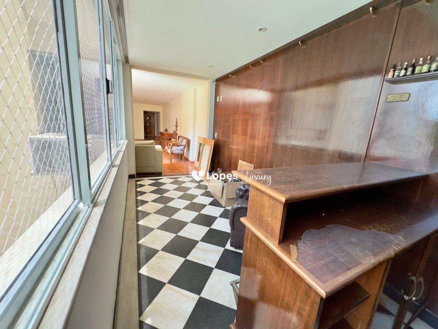 Oportunidade no Leme! 229m2 por R$ 1.450.000! 4 quartos. 2 suítes. Vaga para alugar.