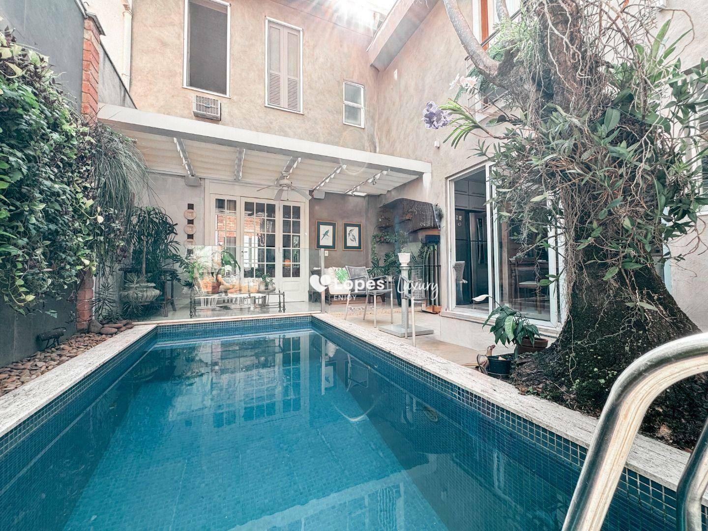 Excepcional Casa de vila - 4 quartos - Alto Padrão - piscina - reformada - excepcional -Exclusividade ! 3 vagas - Cosme Velho - RJ -  R$3.650.000,00 — Foto 1 de 147
