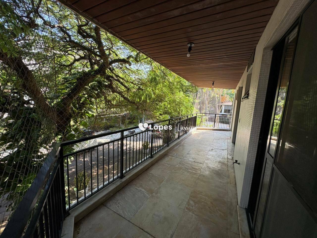 Jardim Oceânico - Oportunidade! Apartamento frontal em rua nobre e arborizada. Localizado próximo a Praça do Ó, Praia e metrô. Barra da Tijuca/RJ.