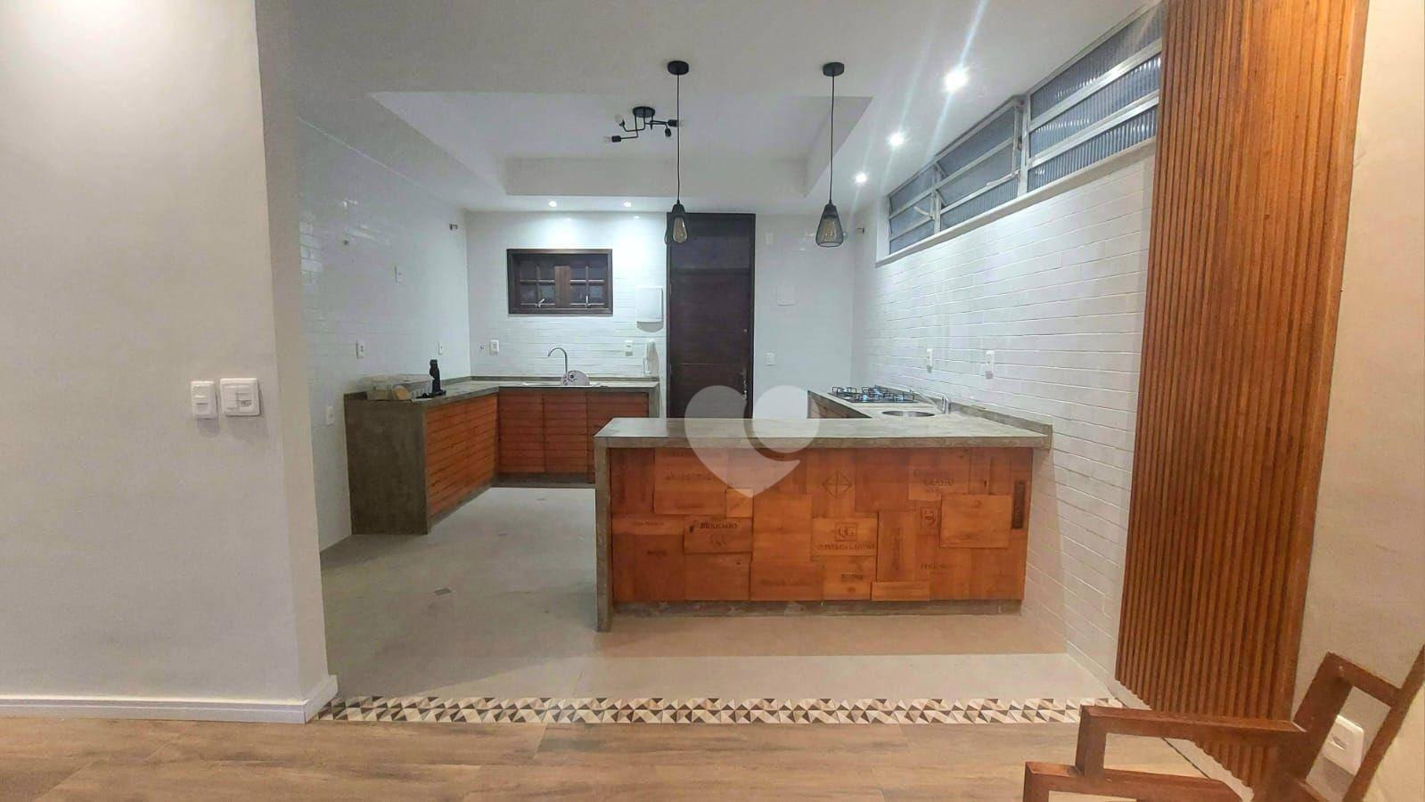 Casa a venda em condomínio fechado em Botafogo.