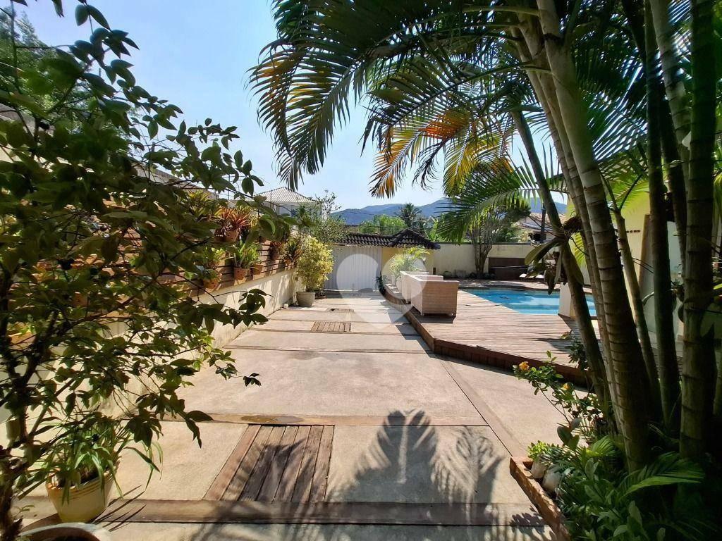 Linda casa 228 metros de área edificada  piscina, sauna