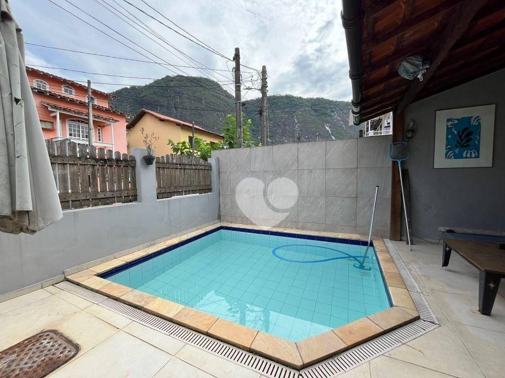 Casa com 4 quartos à venda, 197 m² por R$ 750.000 - Vargem Pequena