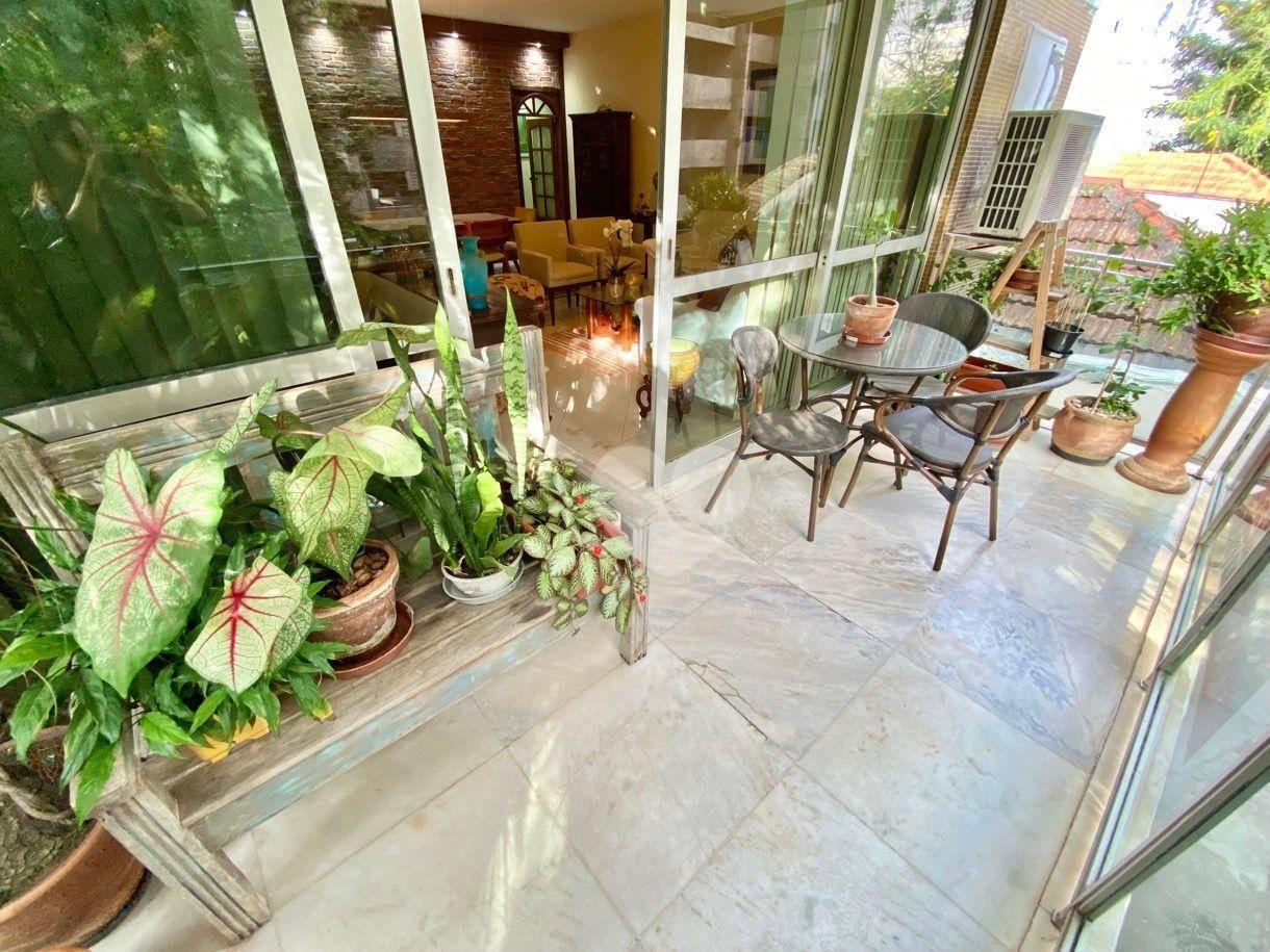 Apartamento com varanda, 3 quartos, 1 suíte, 2 vagas à venda, 138 m² por R$ 1.650.000 - Botafogo