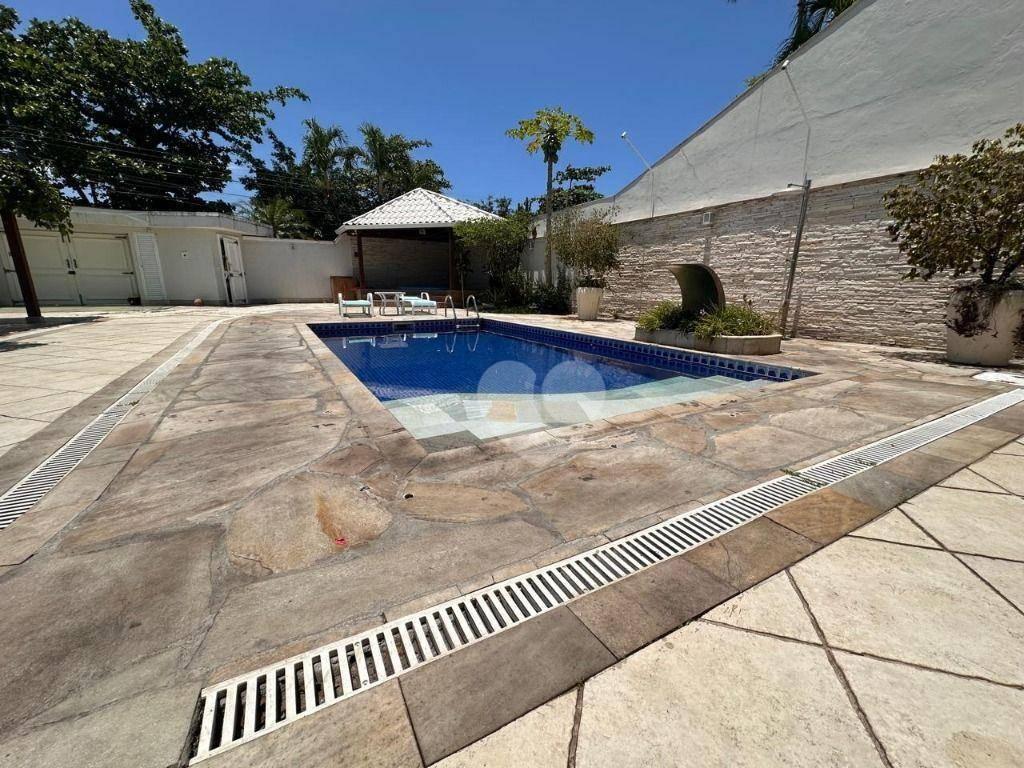 Casa com 4 suítes e lazer privativo no Recreio dos Bandeirantes