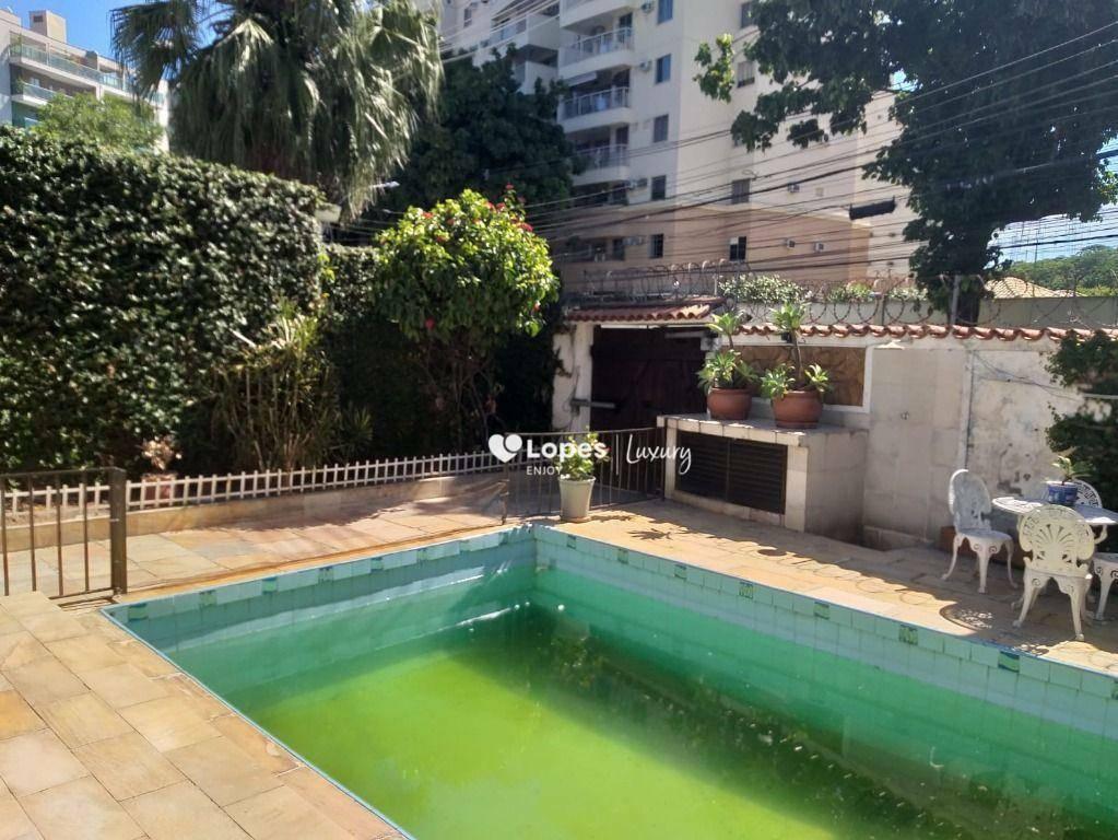 Vendo Pechincha Casarão Linear com piscina churrasqueira Lavanderia Edicula e vaga para 5 carros .