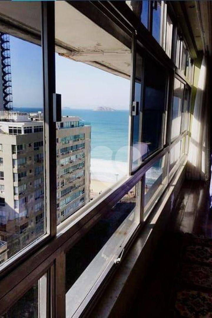 Apartamento no Leblon com  4 Quartos, Quadra da Praia