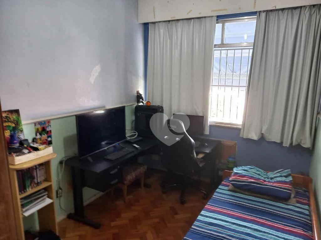 Apartamento com sala, 2 quartos, 1 vaga de Garagem,